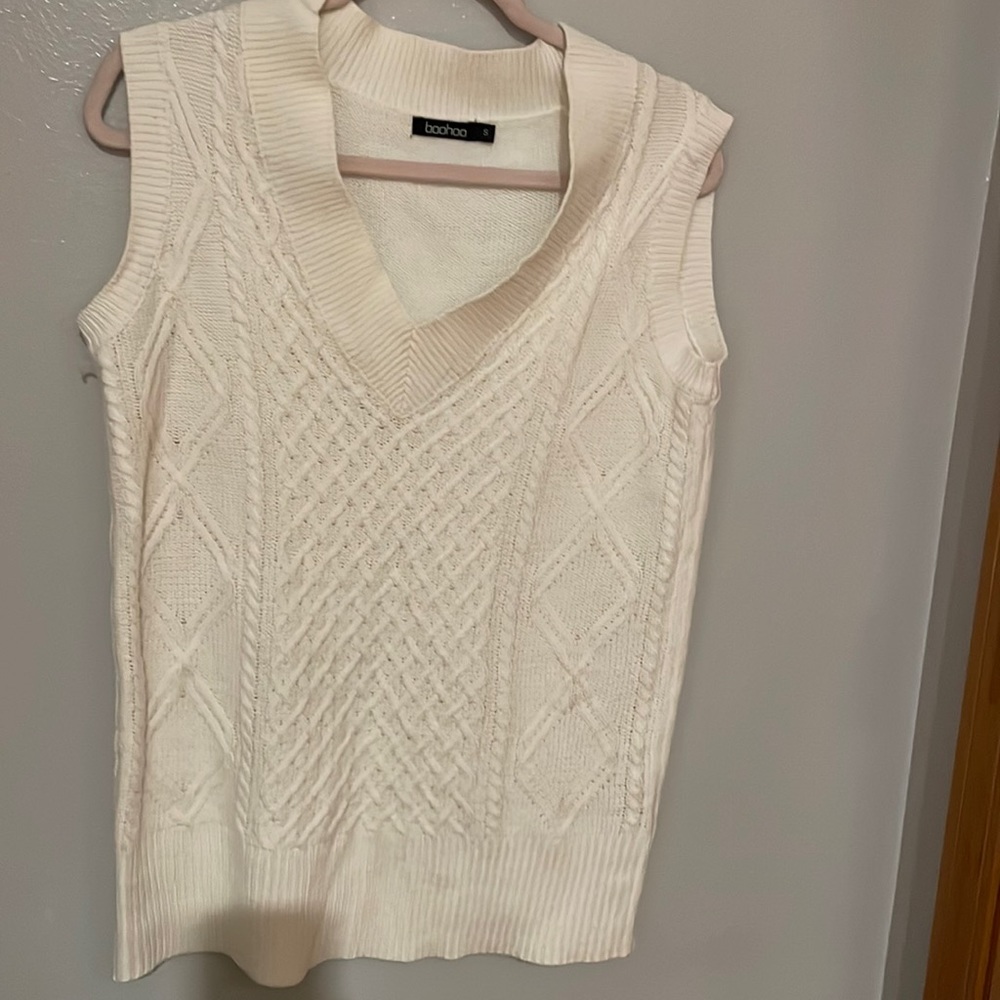 Cream sweater vest ☕️